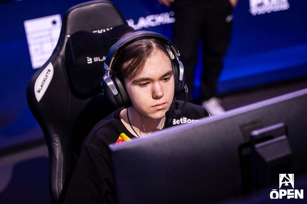 Wer ist der beste CS2-Spieler der Welt und für welches Team spielt er?